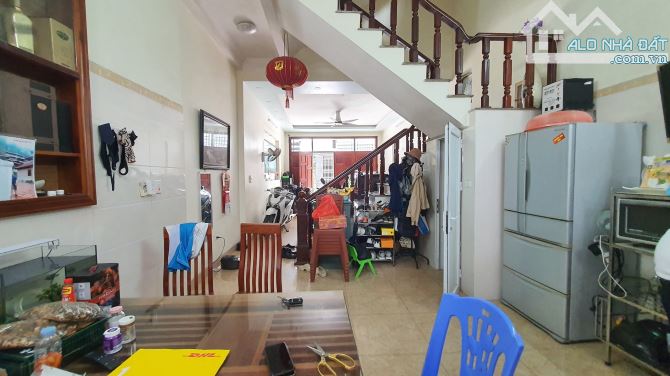 Bán nhà đường Lê Hồng Phong, Vị Trí đẹp ô tô vào nhà