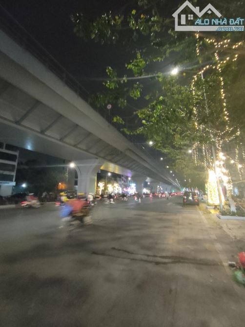 Bán nhà mặt phố lô góc tại p.Minh Khai HBT - Đương 8 làm xe vỉa hè đá bóng - 65m2xMt4m -tỷ