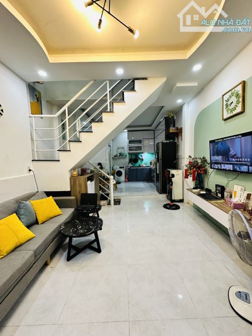 💥🏠Gấp bán, mới Keng, Sát mặt tiền, HBG thông, Gần 40m2, 2 tầng, Full nội thất,nhỉnh 3 tỷ