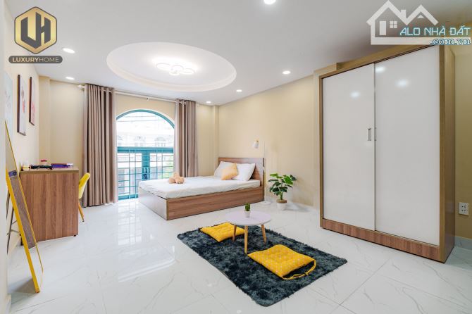 STUDIO Cửa sổ to full nội thất gần Phú Mỹ Hưng , Crescent Mall