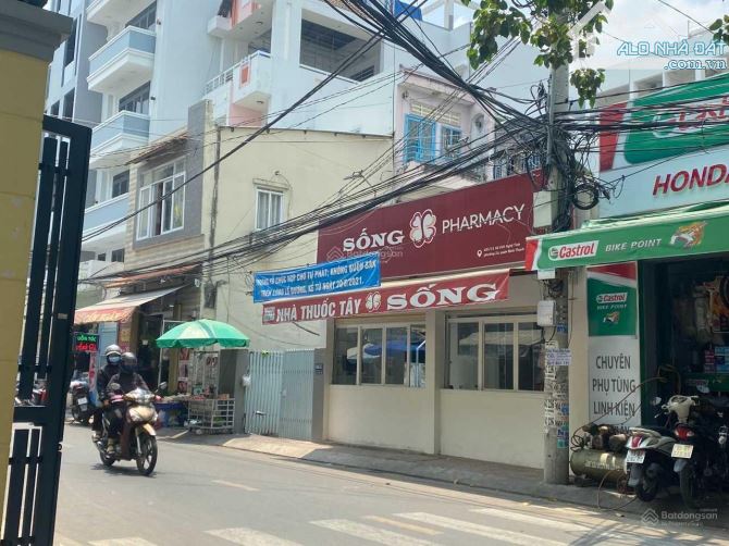 Bán nhà 3 mặt tiền, 300m2 tại XVNT, P. 26, Bình Thạnh, thu nhập 432 tr/ năm