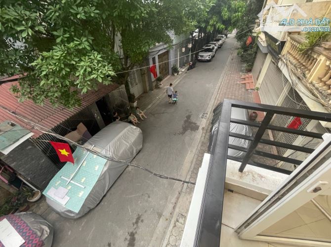 Nhà phân lô ô tô tránh phố Nguyễn Văn Cừ cần bán 54m2-12.x tỷ có vỉa hè chủ tự xây 🎊🎊