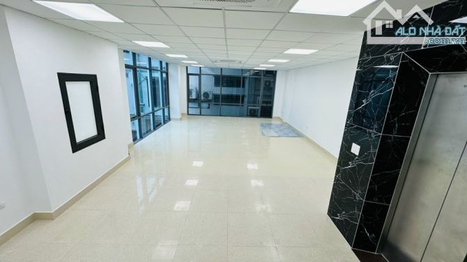 Cho thuê văn phòng mới 100% sàn 65m2 tại phố Đặng Tiến Đông, Đống Đa Sầm Uất giá cực rẻ 12 - 1