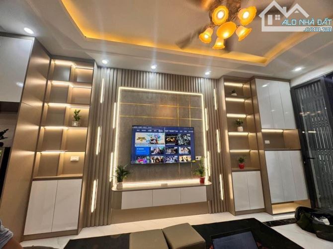 Chính chủ bán nhà Cầu Giấy,  42m2, 5 tầng, 10m ra phố, full nội thất, nhỉnh 6 tỷ. - 1