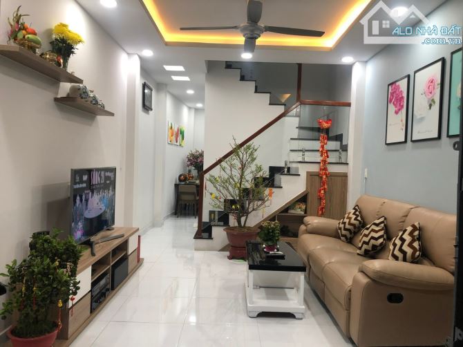 Bán nhà cách MT Vĩnh Viễn 3 căn, Quận 10, KC 4 tầng, 40m2, chỉ 6.7 tỷ - 1