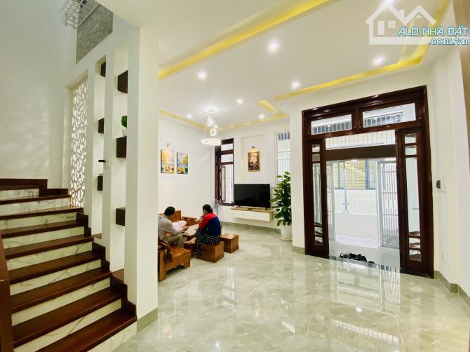 BÁN NHÀ TRẦN CAO VÂN - 62M2 - 2 TẦNG - NGANG:5.82M - 2 MẶT KIỆT Ô TÔ - GẦN BIỂN - 3.65 TỶ - 3