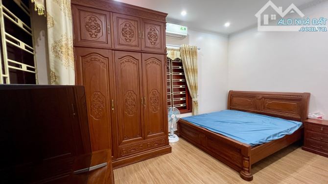 Cho thuê nhà đẹp lô góc cao cấp tuyến 2 phố Văn Cao full nội thất - 4