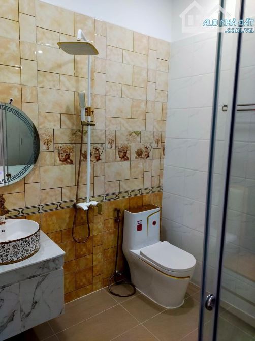 Bán nhà 13/ ấp Trung Chánh 2, xã Trung Chánh Hóc Môn 3 tỷ 760tr/72m2 2 lầu 2MT