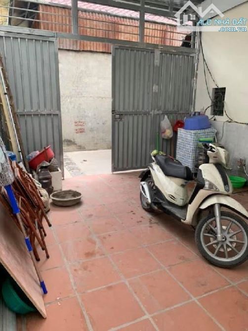 Cực Rẻ Và Hiếm Vĩnh Hưng Bán đất tặng nhà Cấp 4 Oto ngủ Trong nhà 55m Giá chỉ 4 tỷ