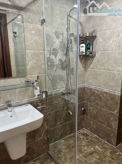 Cho thuê nhà liền kề Phạm tuấn tài, cầu giấy 55m2x5T làm vp, lớp học, ô tô đỗ cửa - 1