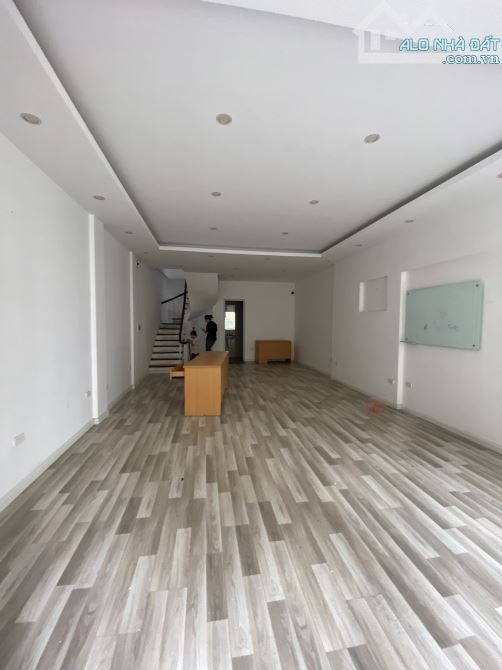Cho thuê nhà liền kề Phạm tuấn tài, cầu giấy 55m2x5T làm vp, lớp học, ô tô đỗ cửa - 4