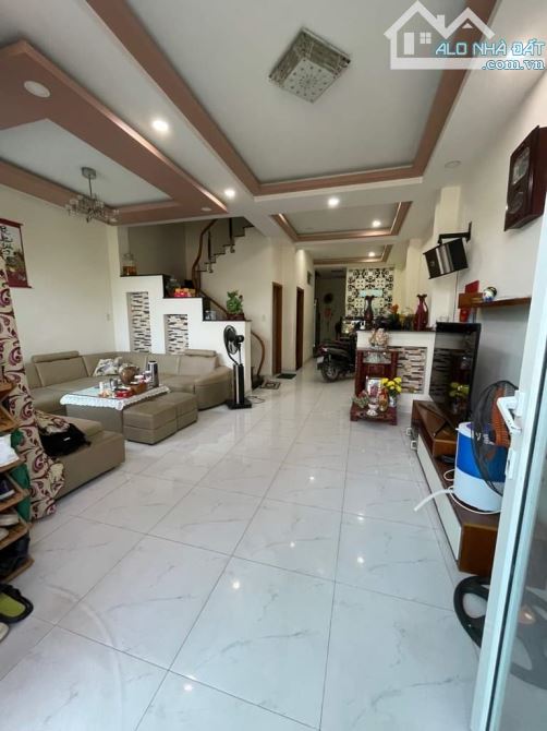 Phước Kiển, nhà 3 tầng 162m2 ngang 6×27 mặt tiền đường 12m xe hơi đậu trong nhà chỉ 10 tỷ - 4