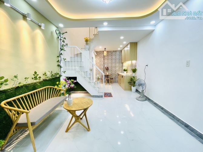 Nhà hiếm Mai Xuân Thưởng, 35 m2, 3 tầng BTCT, 3 PN vài bước ra MT, trung tâm Q6