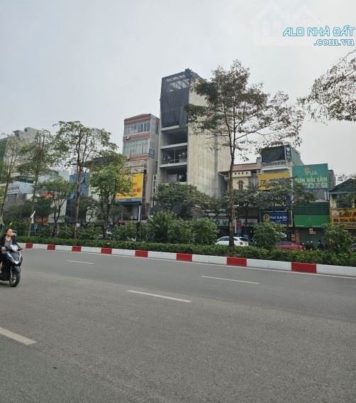 Bán nhà mặt phố Văn Cao, Phường Liễu Giai, quận Ba Đình, vỉa hè gần Hồ Tây50m 17,4 tỷ