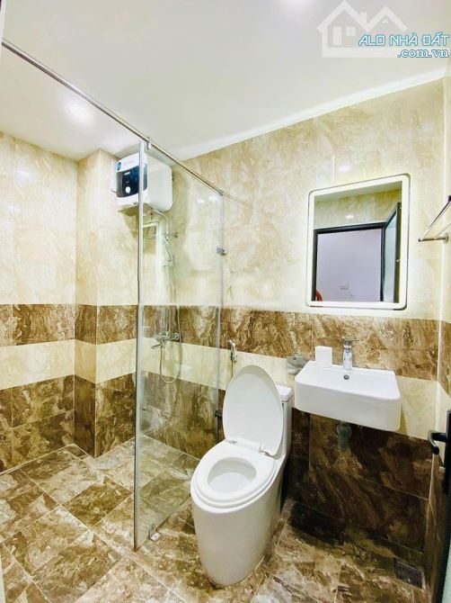 Cho thuê nhà nguyên căn ngõ An Sơn phố Đại La mới, 30 m² * 5 tầng  3 phòng ngủ 4wc, 17 tr - 5