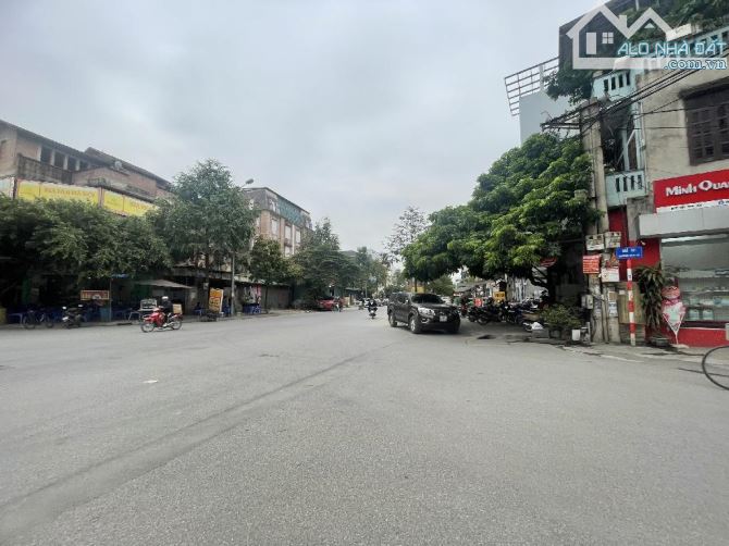 Cần bán gấp nhà mặt phố Yên Xá 100m2, 5 tầng, mt 5m, chỉ 22 tỷ, nhà đẹp, giá tốt