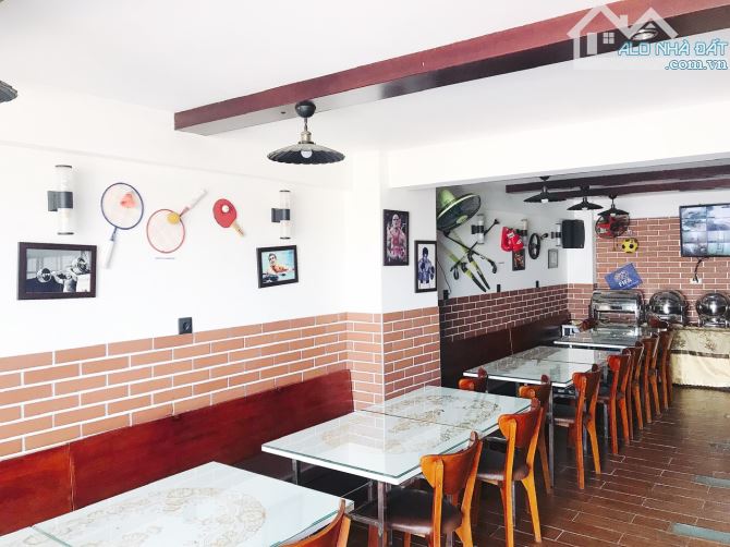 Bán khách sạn đường Nguyễn Tất Thành, View trực diện biển, Sở hữu 2 mặt tiền
