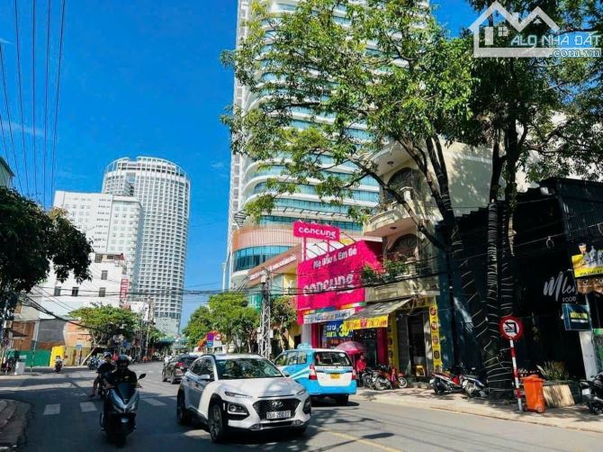 Bán nhà 6 tầng mặt tiền đường Nguyễn Thị Minh Khai 209,2 m2 ngang 7 mét có thang máy - 1