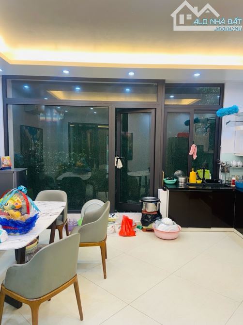 Cần bán gấp nhà mặt phố Yên Xá 100m2, 5 tầng, mt 5m, chỉ 22 tỷ, nhà đẹp, giá tốt - 2
