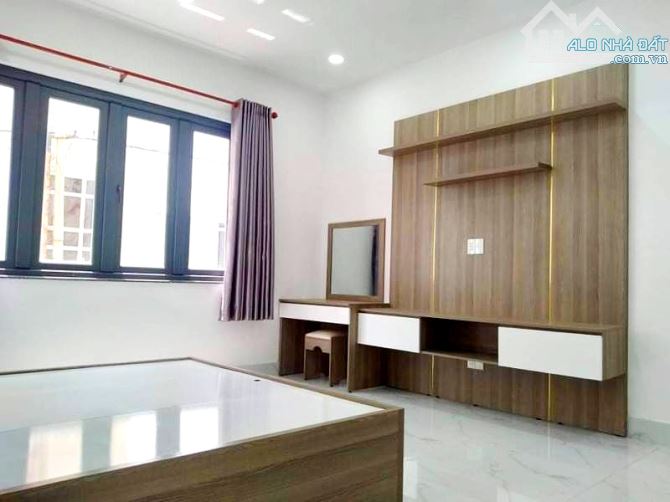Cho thuê nhà 1 lầu nội thất cao cấp hẻm Nguyễn Phi Khanh, Quận 1 - 2