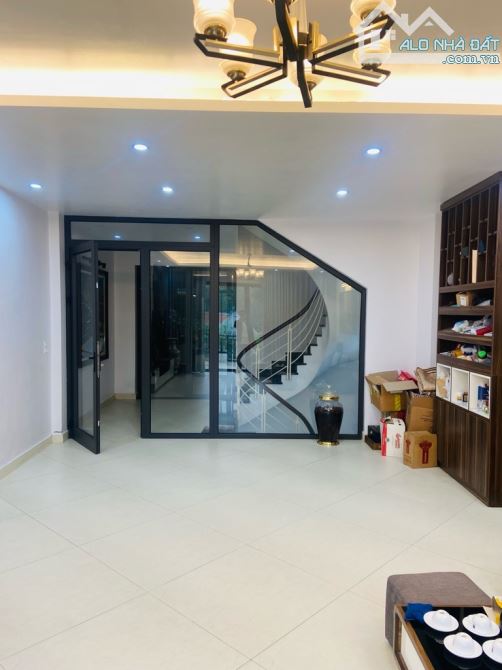 Cần bán gấp nhà mặt phố Yên Xá 100m2, 5 tầng, mt 5m, chỉ 22 tỷ, nhà đẹp, giá tốt - 3