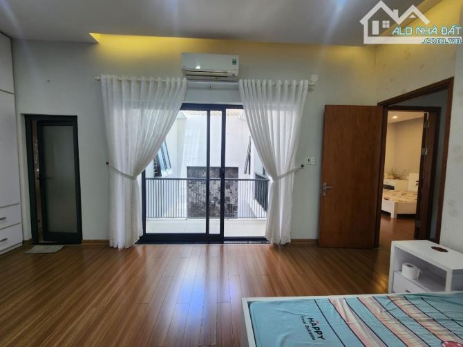 CĂN VILLA 2.5 TẦNG CÁCH BIỂN MỸ KHÊ 500M - SÁT ĐƯỜNG HỒ XUÂN HƯƠNG,NGANG 10M CHỈ 12,X Tỷ - 3