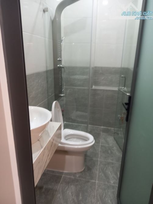 Nhà Hẻm 1 Sẹc Hẻm Thông 8M💦Phan Văn Trị Phường 10💦Đối Diện Cityland 5X18M 3 LẦU 5PN 6WC - 6