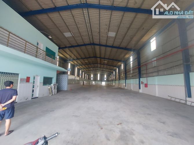 Cho thuê nhà xưởng 1000m2 đường xe công 40 feet