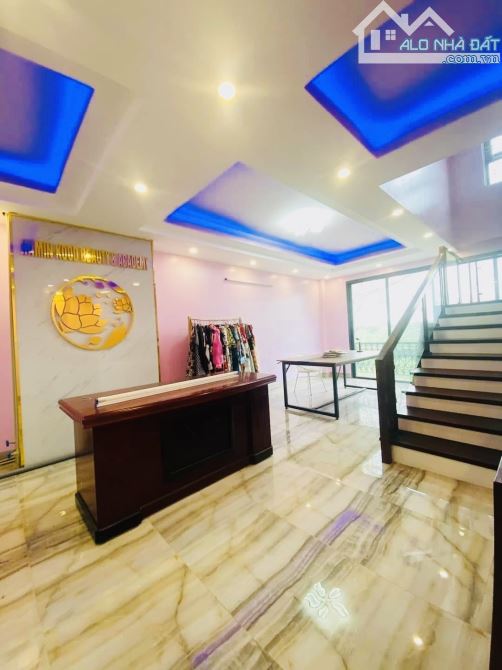 Ô TÔ ĐỖ CỬA - KINH DOANH VIP - VỊ TRÍ CỰC ĐẸP - PHÂN LÔ ĐẲNG CẤP - SẴN GIAO DỊCH