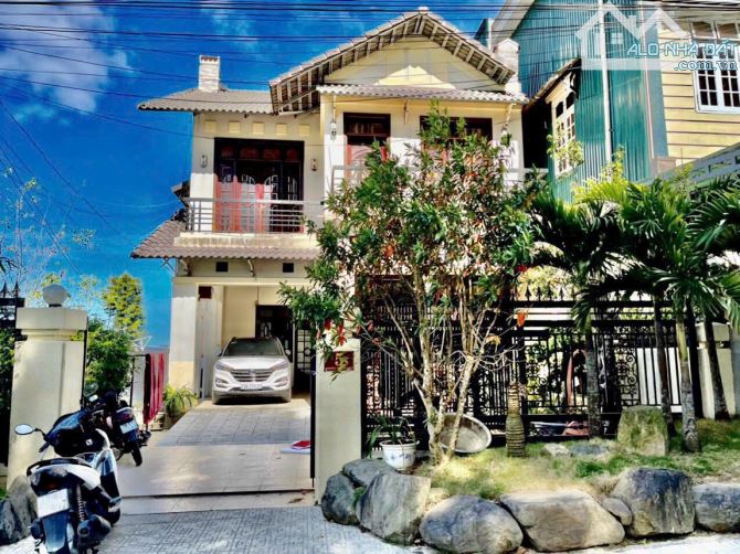 Bán villa mặt tiền Nguyễn Thượng Hiền. P5 Đà Lạt, 292m2 giá chỉ 17,5 tỷ