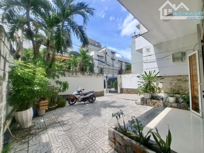 Biệt thự 200m2 Bình Thạnh, đường 8m vỉa hè Ven sông, giá chỉ 95tr/m2 - 1