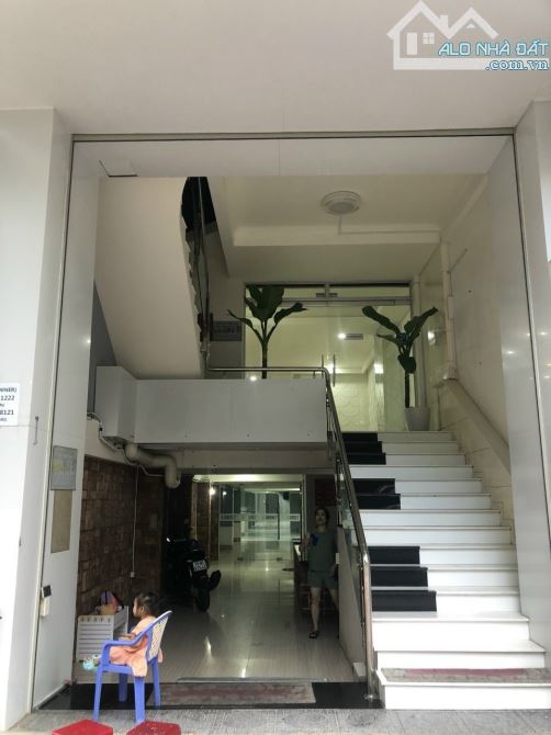 Cho thuê nhà 5 tầng mặt tiền đường Hùng Vương có thang máy - 1