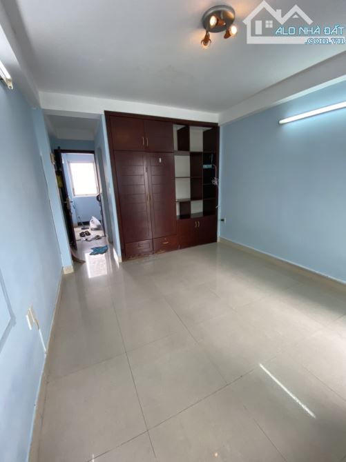 Cho thuê rẻ phòng trọ 30m2 sạch thoáng mát CMT8 Quận 3 TP.HCM - 1