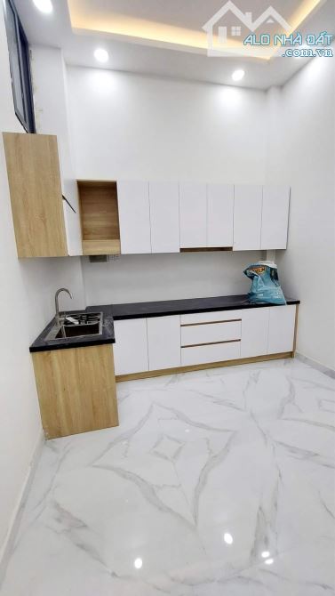 Nhà mới xây hẻm rộng Hậu Giang 18m2, 2 tầng BTCT 2 PN 2 WC - 1