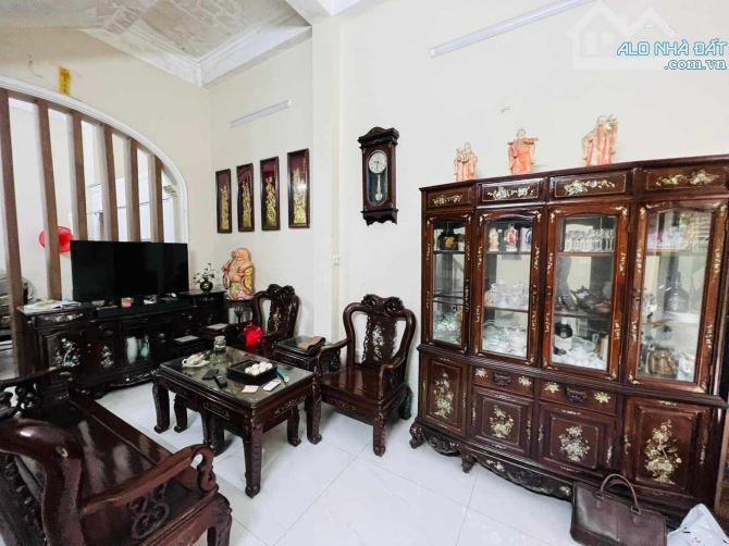 Bán nhà Lạc Long Quân – 200m2 – Mặt tiền 5,6m – 5 Tầng – Ô tô – Kinh doanh tốt – 50 tỷ . - 1