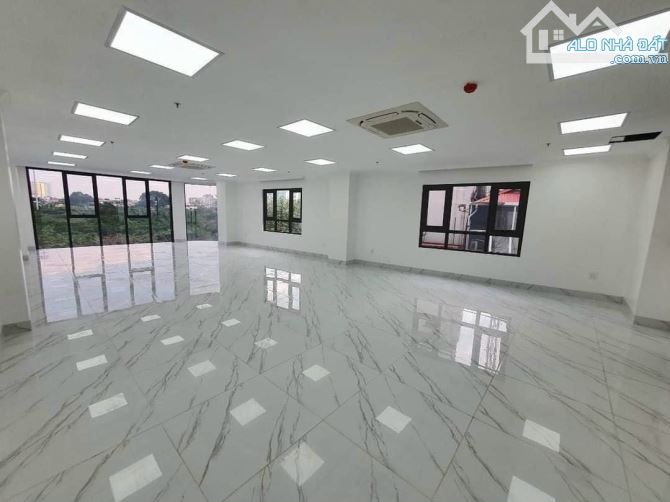 Bán toà VP 9 tầng Hoàng Quốc Việt - 125m2 căn góc có hầm, thông sàn, 2 làn ô tô - 1