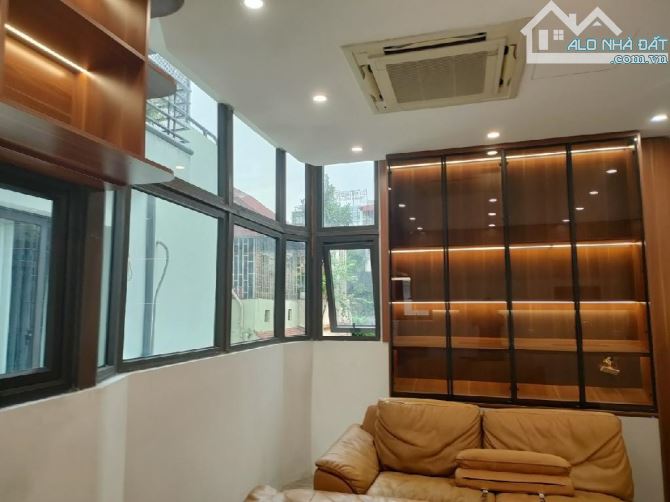 Nhà đẹp Hào Nam, lô góc, thang máy, 45m2, 5 tầng, chỉ 10,5 tỷ - 1