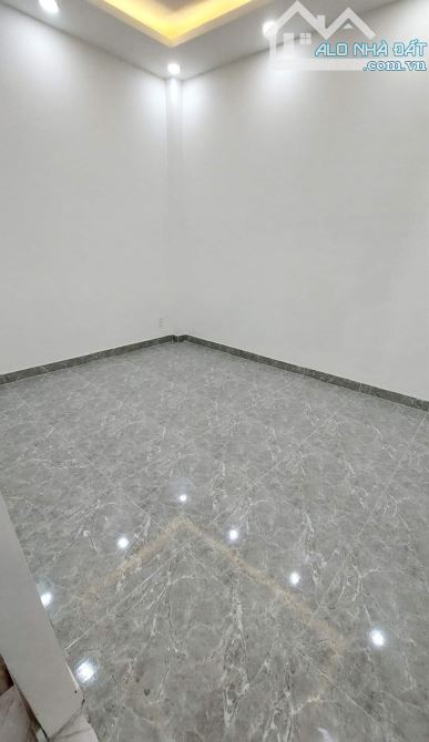 Nhà mới xây hẻm rộng Hậu Giang 18m2, 2 tầng BTCT 2 PN 2 WC - 2