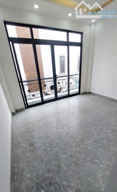 Nhà mới xây hẻm rộng Hậu Giang 18m2, 2 tầng BTCT 2 PN 2 WC - 3