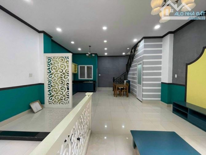 Nhà căn góc rộng Nguyễn Văn Luông 49m2, 2 tầng BTCT 2 PN hẻm thông tứ phía