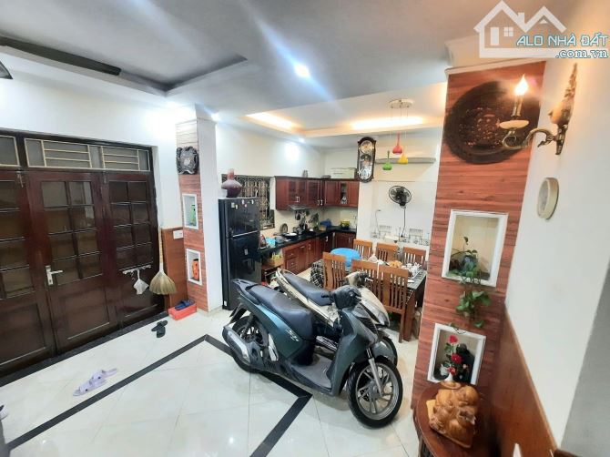 Bán nhà Trần Khát Chân 45m2, 4 tầng, mt 5m, chỉ 10m ra mặt phố, sổ đỏ riêng. Giá 8.5 tỷ.