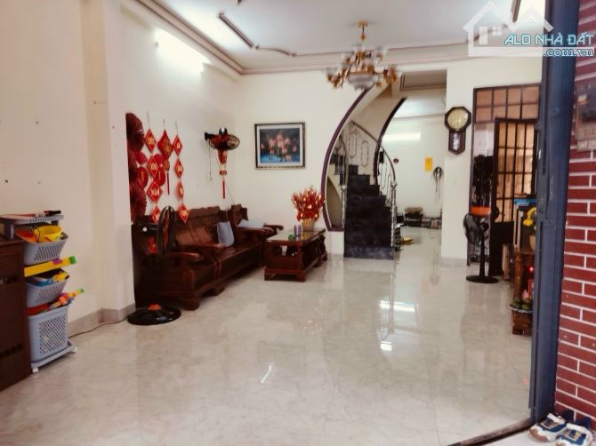 hạ 200 triệu còn 5,3 tỷ - Nhà 3 tầng góc 2 mặt tiền hẻm xe hơi né nhau Lê Hồng Phong - 1