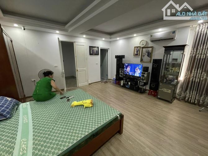 Nhà đẹp, gần ô tô tránh, Thịnh Hào1, Tôn Đức Thắng, Quốc Tử Giám, Đống Đa. 12,3 Tỷ. 45 m2 - 1