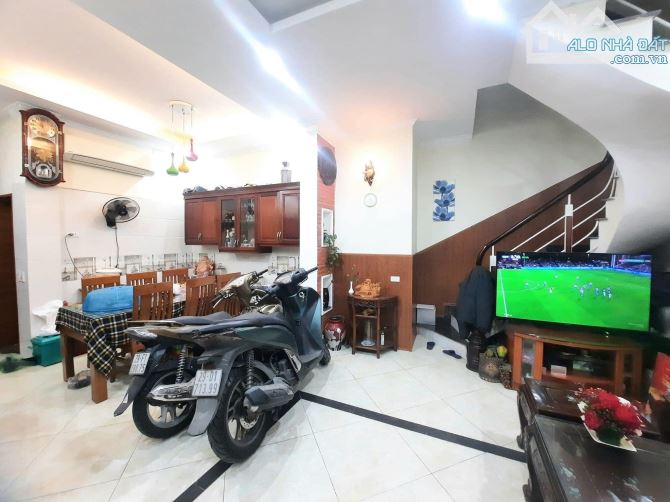 Bán nhà Trần Khát Chân 45m2, 4 tầng, mt 5m, chỉ 10m ra mặt phố, sổ đỏ riêng. Giá 8.5 tỷ. - 1