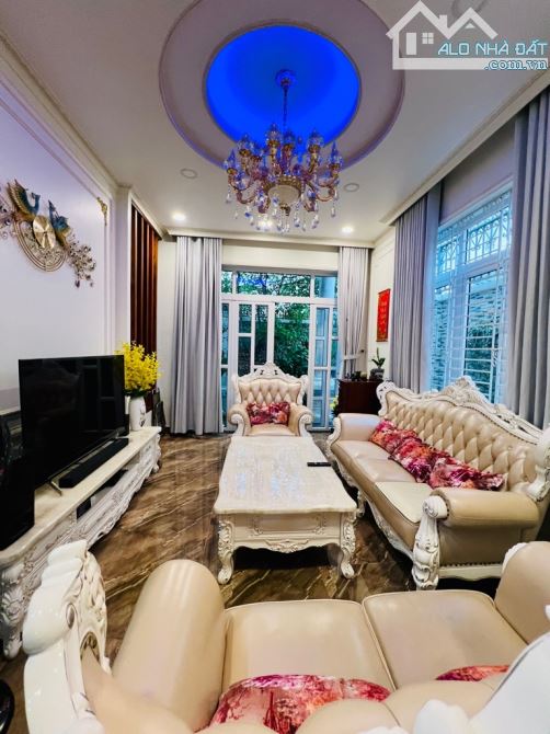 BIỆT THỰ KHỦNG 190M- 9X21M- 3 TẦNG- MẶT TIỀN KINH DOANH P10 GẦN BÀU CÁT- 31 TỶ XÍ - 4