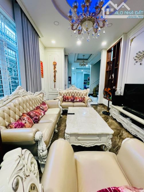 BIỆT THỰ KHỦNG 190M- 9X21M- 3 TẦNG- MẶT TIỀN KINH DOANH P10 GẦN BÀU CÁT- 31 TỶ XÍ - 5