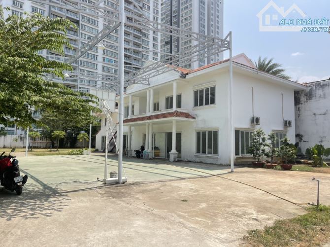 Thuê BT Thảo Điền Kinh Doanh, Làm vp DT 1800 m2 chỉ 10.000 usd/Thá - 11