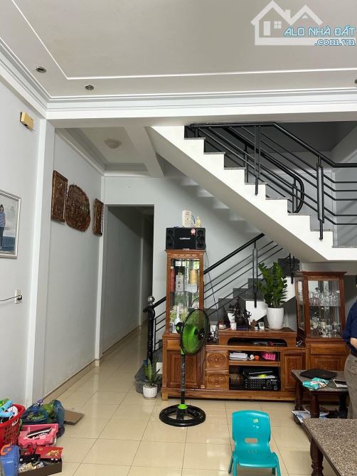 Bán nhà kiệt Phạm Văn Đồng 118m2, nhà 3 tầng, 4 ngủ, đường ô tránh, thông các ngả, gần phố - 1