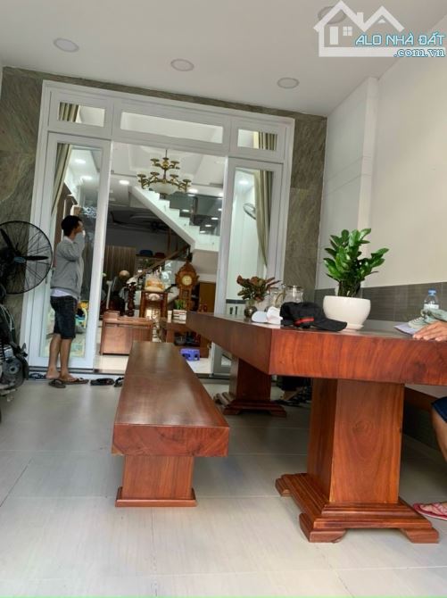 Bán căn hộ Dịch vụ 10x18m xây 4 tầng, Nguyễn Tư Giản, Gò Vấp - 1