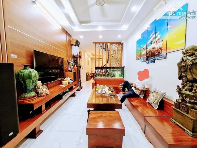 Bán nhà 65m2 Giải Phóng, ngõ ô tô tránh, mặt tiền rộng - 1